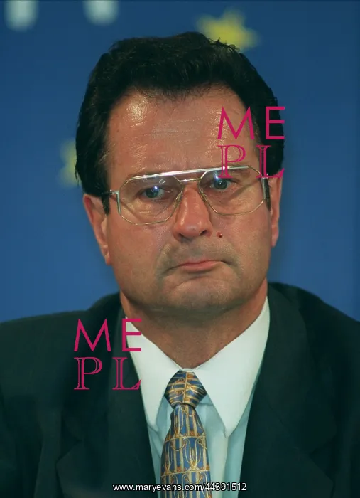  : Klaus Kinkel