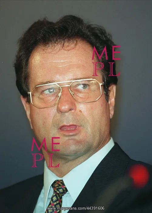  : Klaus Kinkel