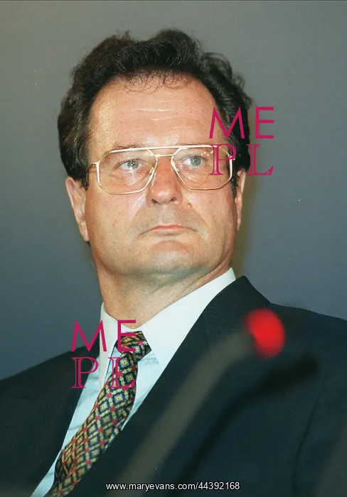  : Klaus Kinkel