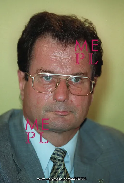  : Klaus Kinkel