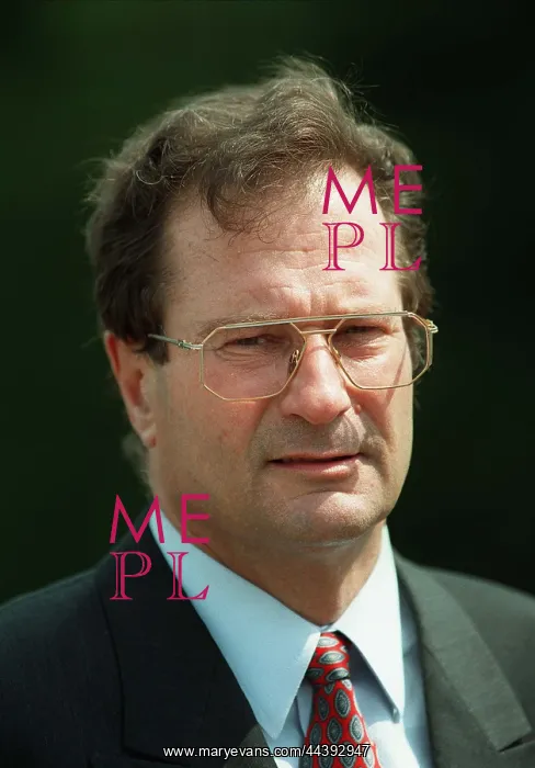  : Klaus Kinkel