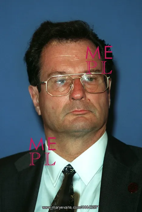  : Klaus Kinkel