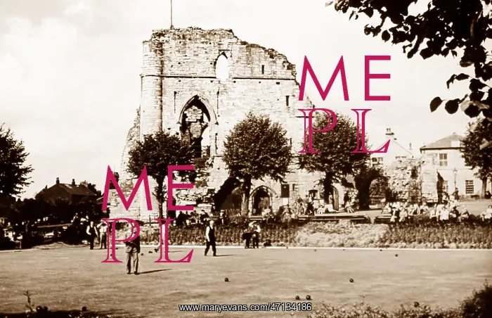  : Knaresborough Castle in the 1930s