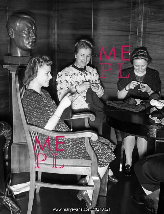 : Knitting women, 1939 : Knitting women, 1939