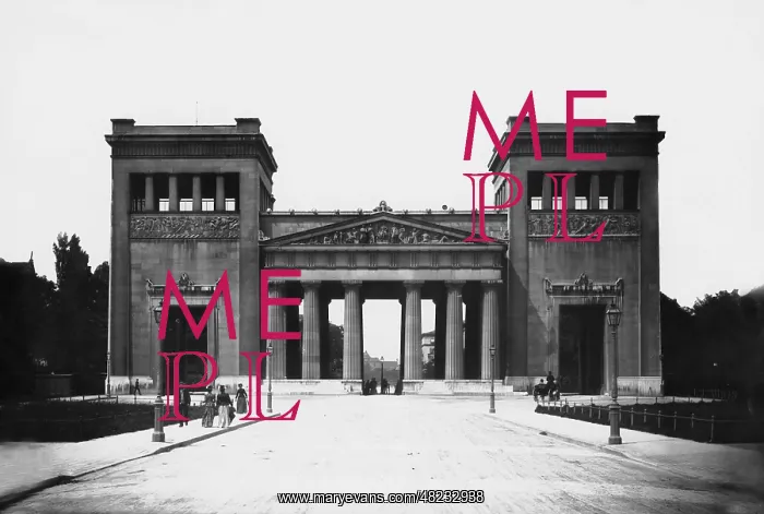 : Koenigsplatz (King`s Square) in Munich around 1900 : Koenigsplatz (King`s Square) in Munich around 1900