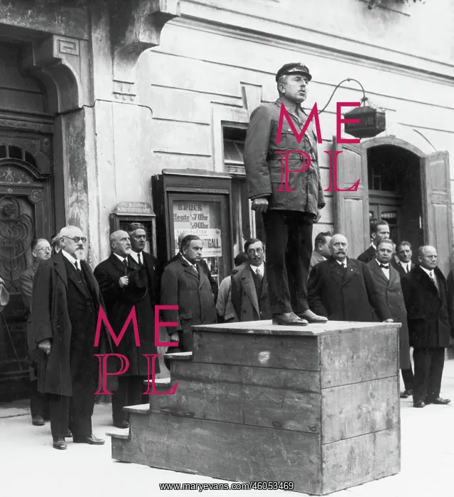 : Koloman Wallisch giving a speech : Koloman Wallisch giving a speech