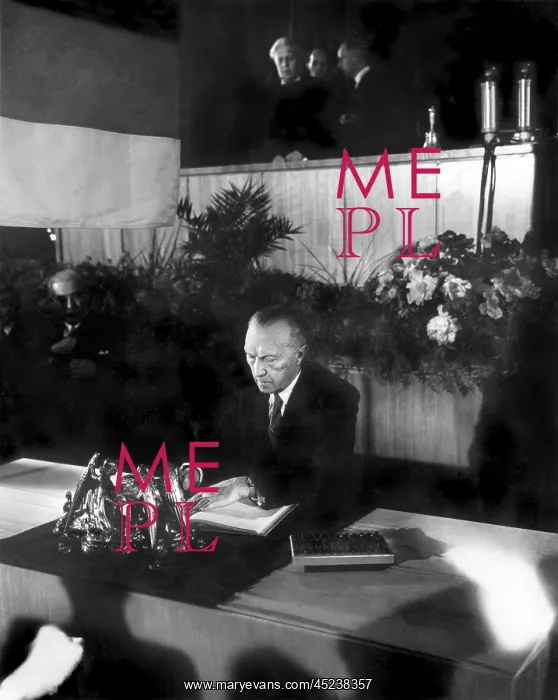 : Konrad Adenauer: singing of Basic Law : Konrad Adenauer: singing of Basic Law