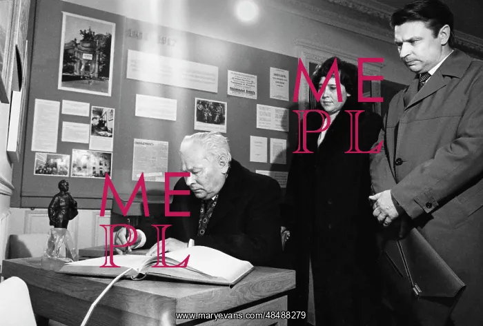 : Konstantin Chernenko visits Paris : Konstantin Chernenko visits Paris