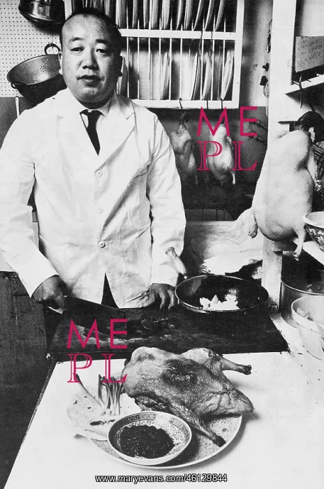 : Kuo-te-Lu. Portrait of Kuo-te-Lu, chef at Kuo Yuan Chinese Restaurant in Chelsea, London : Kuo-te-Lu. Portrait of Kuo-te-Lu, chef at Kuo Yuan Chinese Restaurant in Chelsea, London