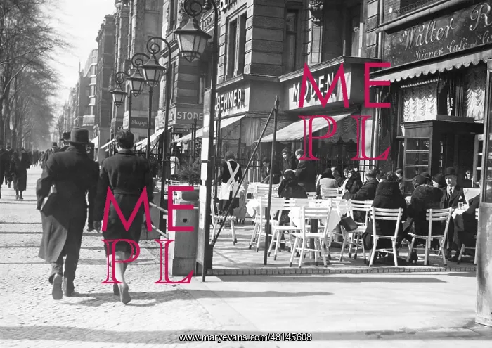 : Kurfuerstendamm in Berlin, 1932 : Kurfuerstendamm in Berlin, 1932