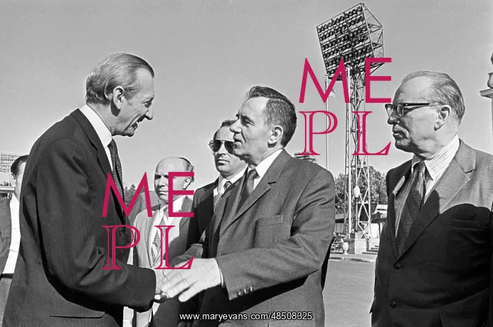 : Kurt Waldheim leaves Soviet Union, 1972 : Kurt Waldheim leaves Soviet Union, 1972