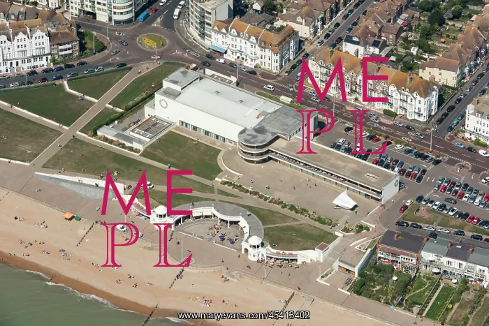 : The De La Warr Pavilion and The Colonnade, Bexhill : The De La Warr Pavilion and The Colonnade, Bexhill