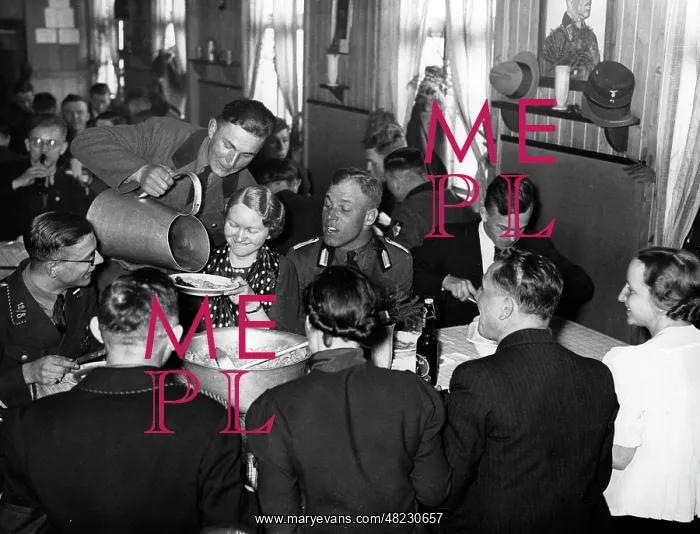 : Labor Service dinner in Altlandsberg, 1937 : Labor Service dinner in Altlandsberg, 1937