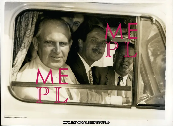 : Three Labour MPs in election campaign by caravan : Three Labour MPs in election campaign by caravan