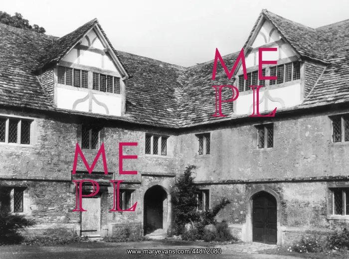 : LACOCK ABBEY COURTYARD : LACOCK ABBEY COURTYARD