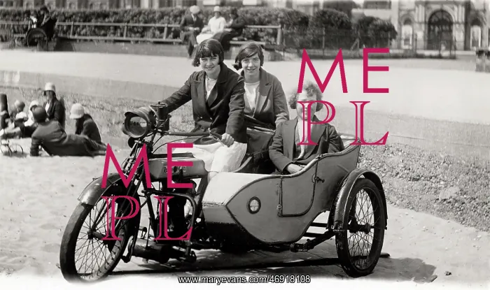 : Three ladies on a 1923 Rudge Multi motorcycle & sidecar : Three ladies on a 1923 Rudge Multi motorcycle & sidecar