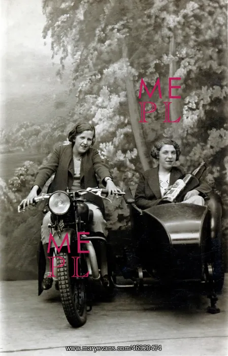 : Two ladies on a 1929 Coventry Eagle motorcycle & sidecar : Two ladies on a 1929 Coventry Eagle motorcycle & sidecar