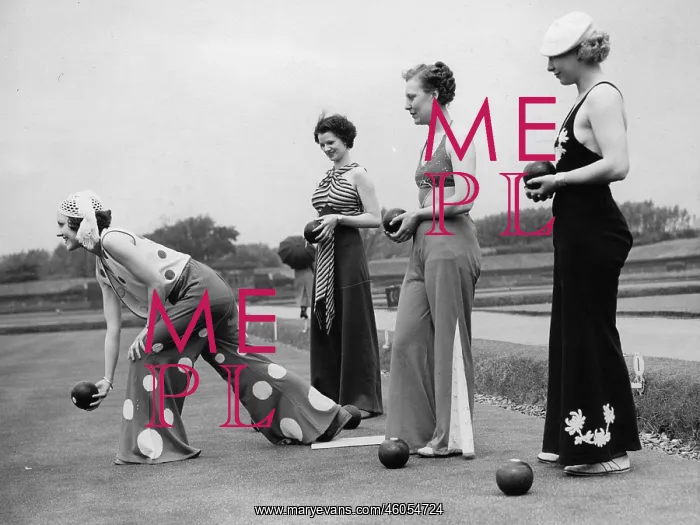 : Ladies bowling : Ladies bowling