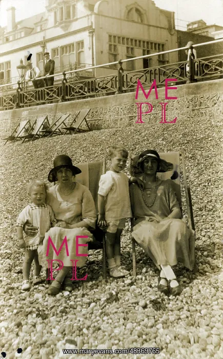 : Ladies and Children in Deckchairs : Ladies and Children in Deckchairs