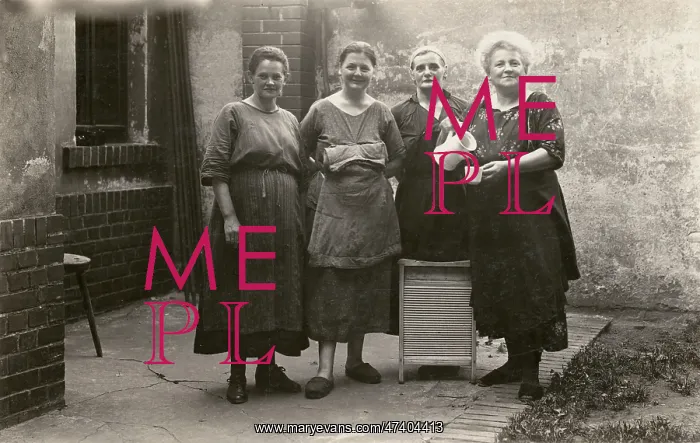  : FOUR LADIES AND COFFEE
