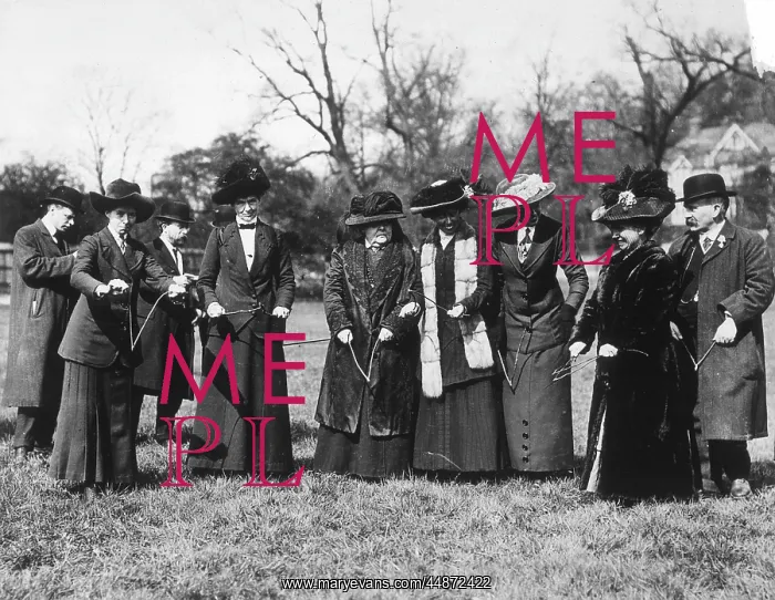  : LADIES DOWSING / 1913