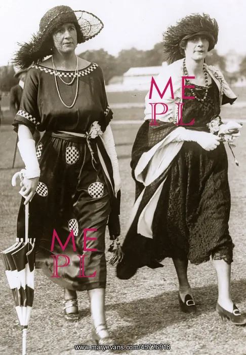  : Two Ladies at the Races - Ascot