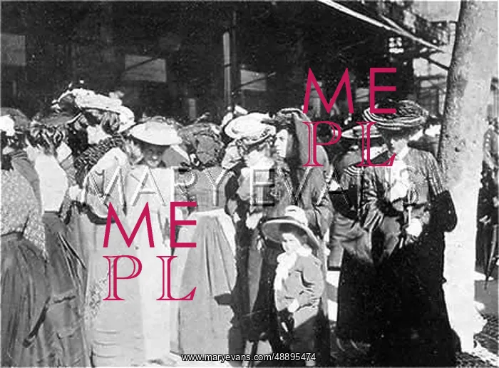 : LADIES AT A SALE 1905 : LADIES AT A SALE 1905