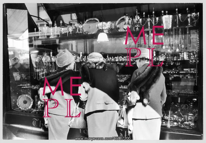 : THREE LADIES SHOPPING : THREE LADIES SHOPPING