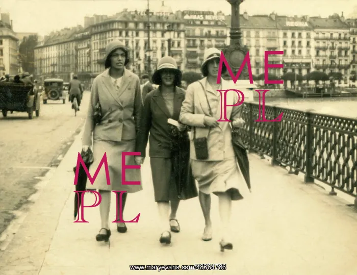  : Three ladies walking along the pavement together
