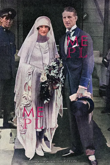 : Lady Alexandra Curzon marries Major E.D (Fruity) Metcalfe : Lady Alexandra Curzon marries Major E.D (Fruity) Metcalfe