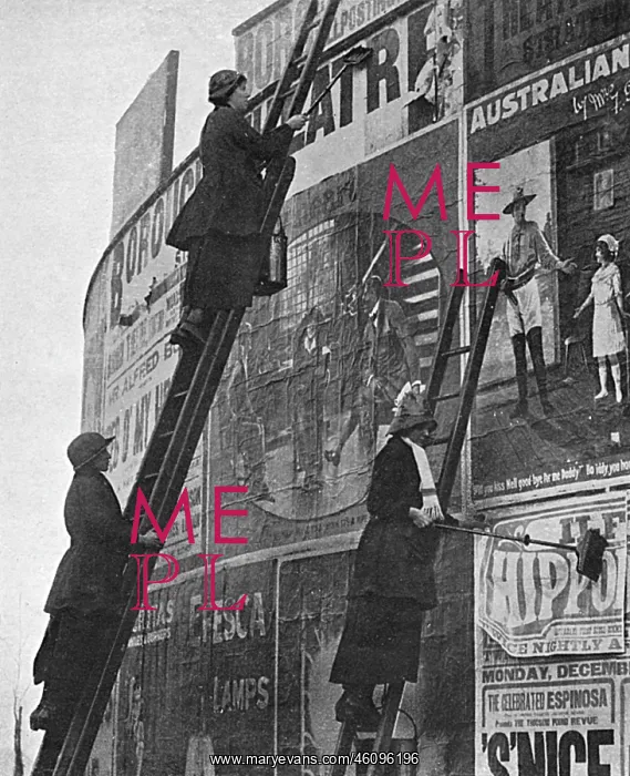 : Lady billposters, WW1 : Lady billposters, WW1