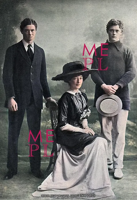 : Lady Desborough with her sons, Julian and Billy : Lady Desborough with her sons, Julian and Billy
