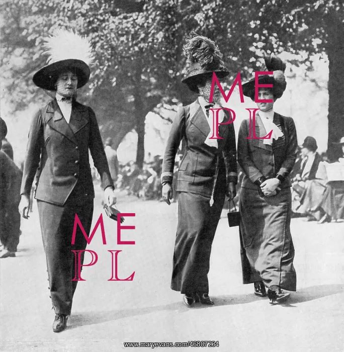 : Lady Dorothy Browne in Hyde Park : Lady Dorothy Browne in Hyde Park