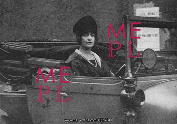 : Lady Drogheda in her car, 1917 : Lady Drogheda in her car, 1917