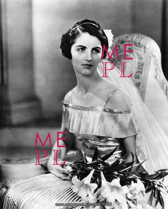 : Lady Gloria Vaughan as a debutante : Lady Gloria Vaughan as a debutante