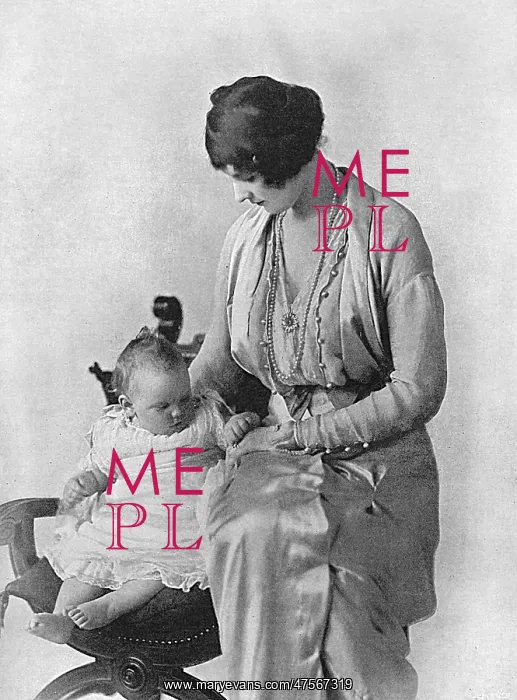 : Lady Mainwaring and daughter Diana : Lady Mainwaring and daughter Diana