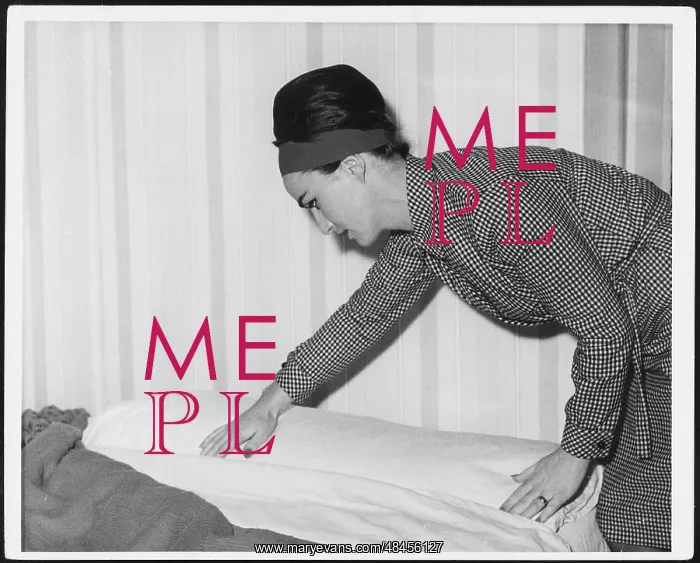  : LADY MAKES BED