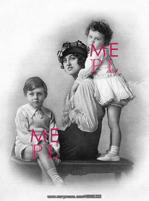 : Lady Poulett with her children : Lady Poulett with her children
