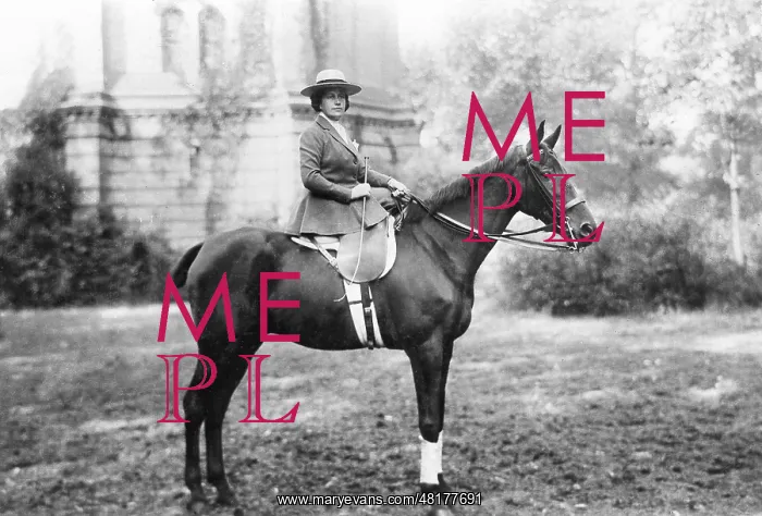 : Lady in the side saddle, 912 : Lady in the side saddle, 912