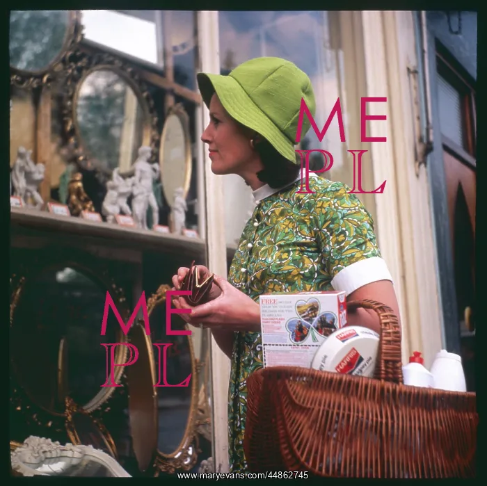 : LADY SHOPPER 1970 : LADY SHOPPER 1970