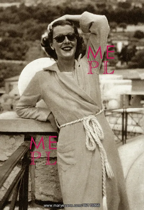 : Lady Warwick in a beach robe at Monte Carlo : Lady Warwick in a beach robe at Monte Carlo
