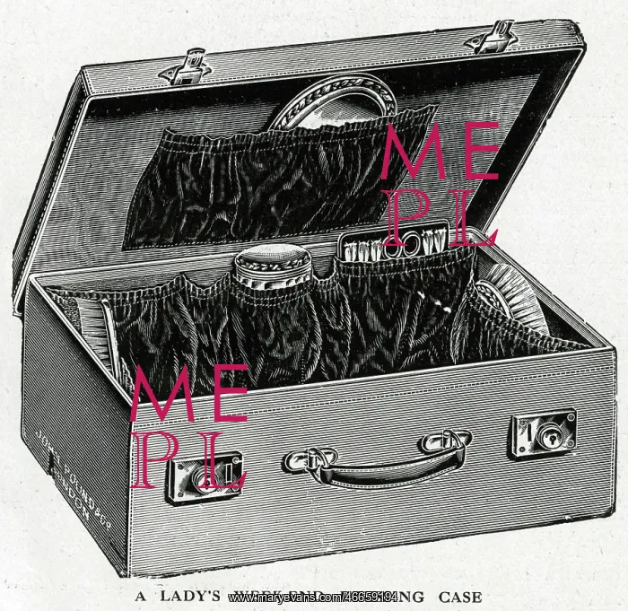 : Lady's weekend dressing case : Lady's weekend dressing case
