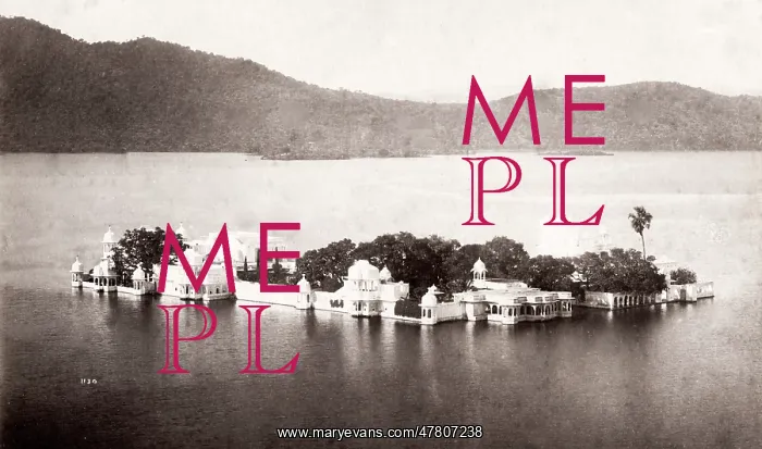  : Lake and palace at Udaipur, India