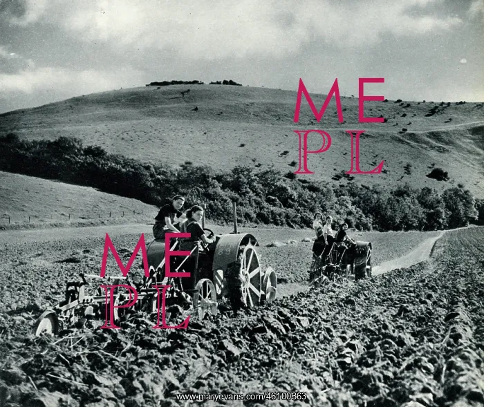  : Land girls in training 1939