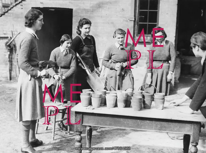  : Land Girls WWII