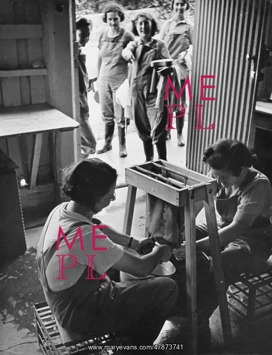  : Land Girls WWII