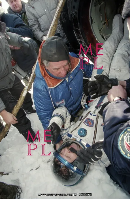 : Landing of Soyuz TM-24 spaceship : Landing of Soyuz TM-24 spaceship