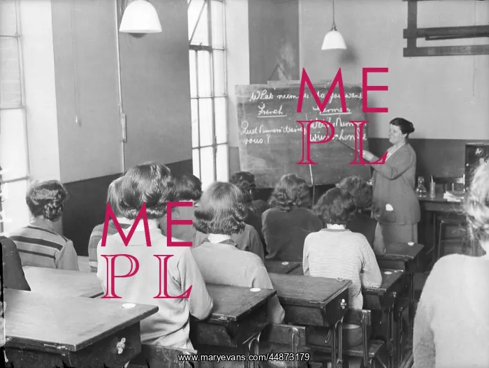 : LANGUAGE STUDENTS : LANGUAGE STUDENTS