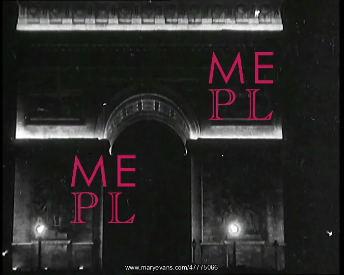 : L'arc de Triomphe in Paris At Night Lit Up By Lights : L'arc de Triomphe in Paris At Night Lit Up By Lights