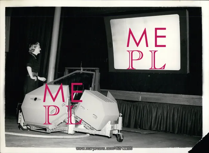 : Large colour TV screen for lecture and demonstration, London : Large colour TV screen for lecture and demonstration, London